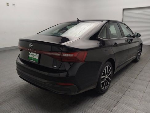 Used 2025 Volkswagen Jetta SE FWD image 9