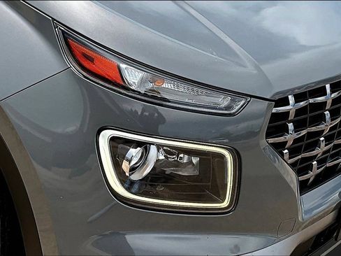 Used 2022 Hyundai Venue Limited FWD image 28