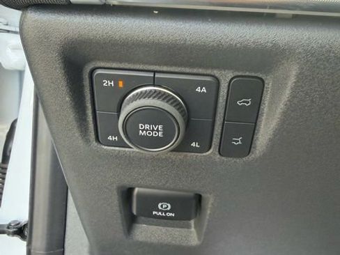 Used 2025 Ford Expedition Platinum image 13