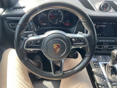 Used 2020 Porsche Macan Turbo image 10