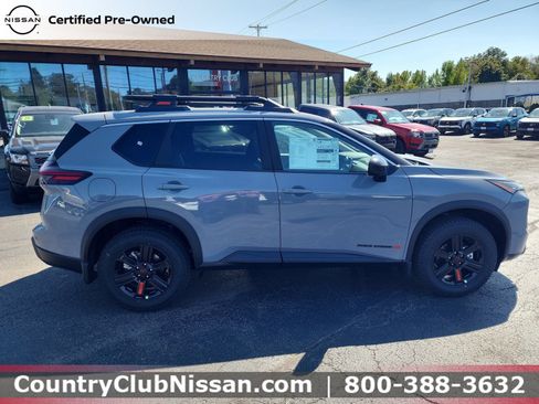 Used 2026 Nissan Rogue SV AWD/4WD image 9