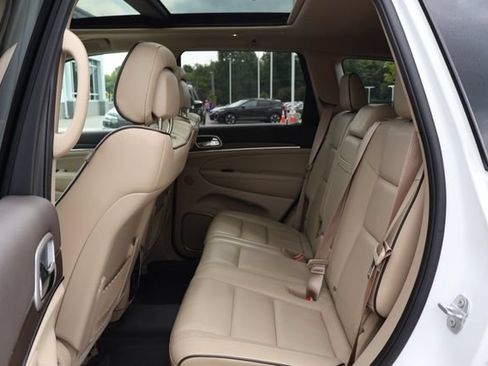 Used 2018 Jeep Grand Cherokee Overland AWD/4WD image 19