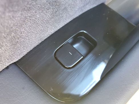 Used 2021 Tesla Model Y Long Range image 18