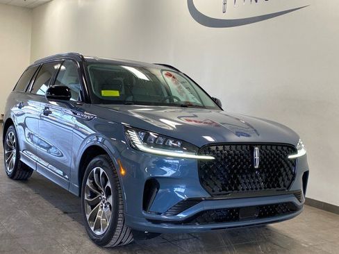 New 2026 Lincoln Aviator AWD w/ Jet Appearance Package image 2