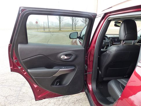Used 2019 Jeep Cherokee Limited AWD/4WD image 28