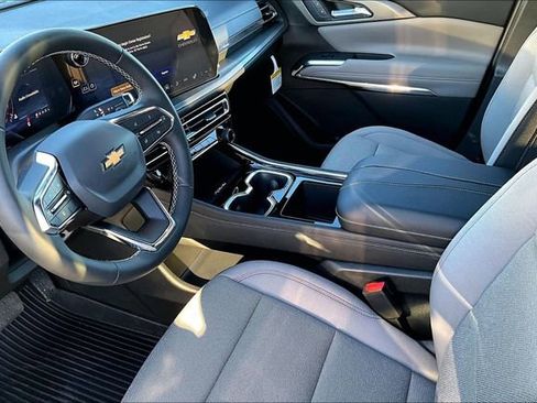 New 2026 Chevrolet Traverse LT w/ Sun and Wheel Package image 7