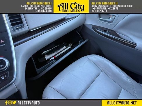 Used 2015 Toyota Sienna XLE Premium FWD image 32