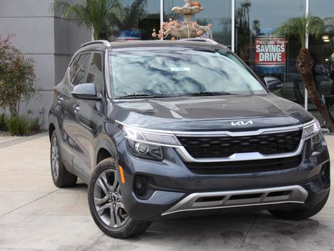 Certified 2022 Kia Seltos S image 2