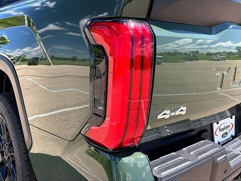 Used 2022 Toyota Tundra SR5 w/ SR5 Convenience Package AWD/4WD image 31