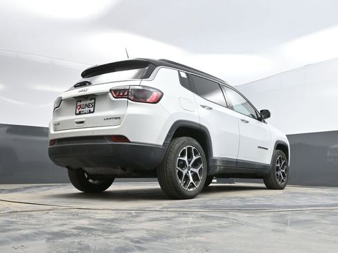 Used 2025 Jeep Compass Limited image 25