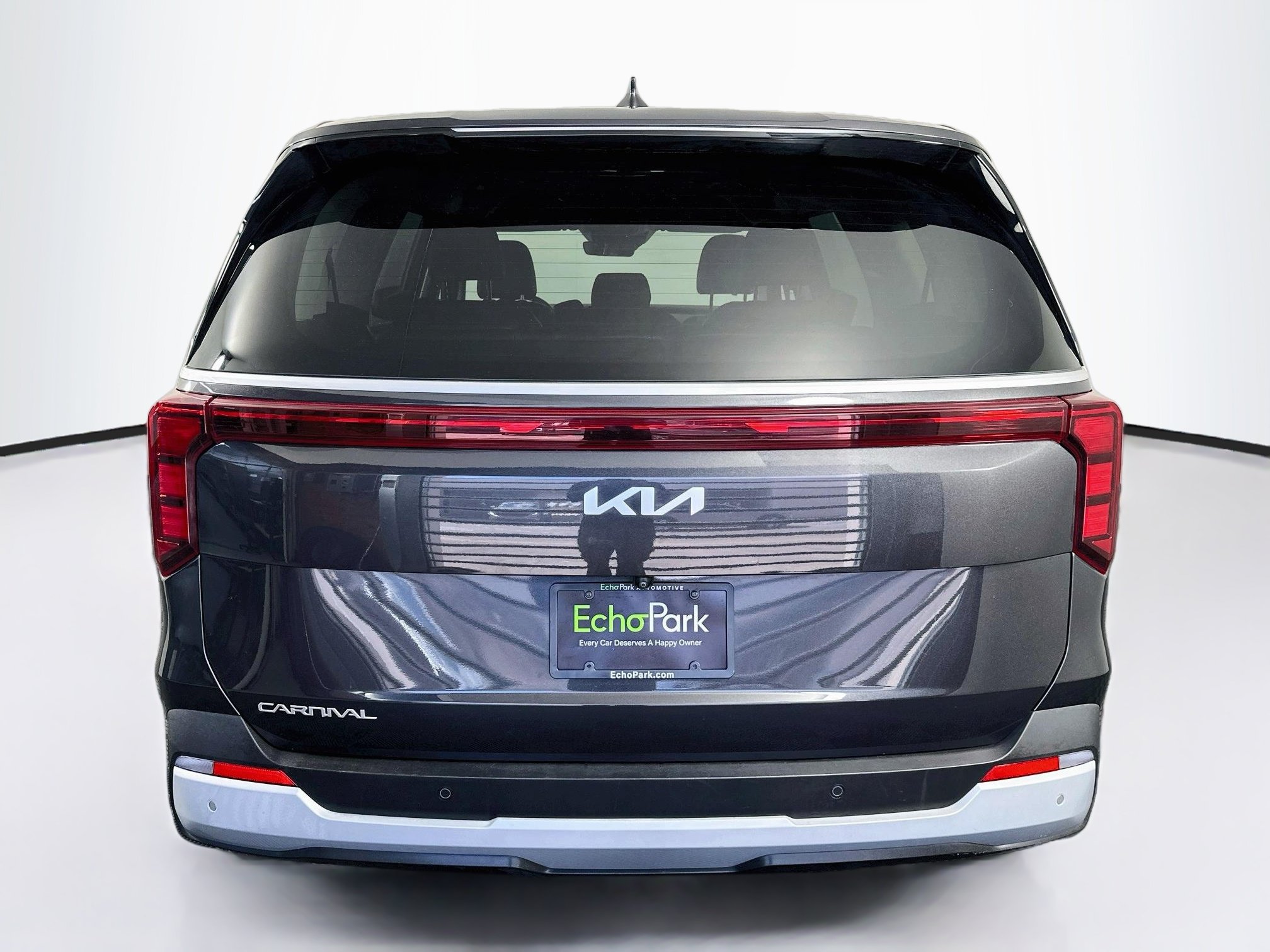 Used 2025 Kia Carnival FWD image 7