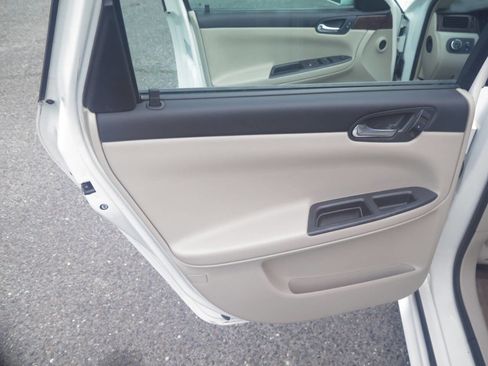 Used 2009 Chevrolet Impala LT FWD image 18