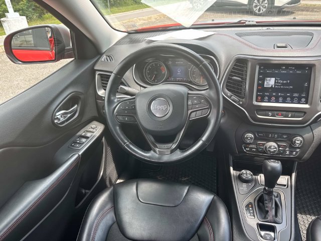 Used 2021 Jeep Cherokee Trailhawk AWD/4WD image 17
