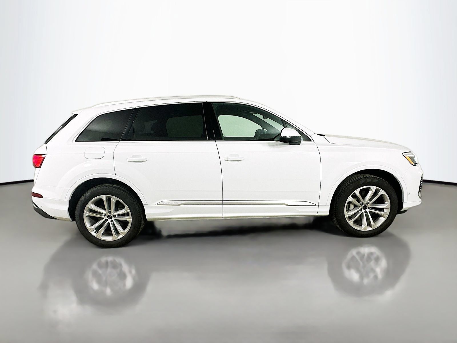 Used 2025 Audi Q7 3.0T Premium Plus AWD/4WD image 4