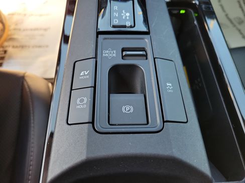 Used 2023 Toyota Prius XLE image 26