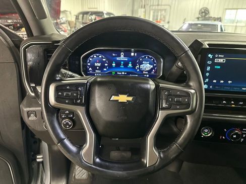 Used 2023 Chevrolet Silverado 1500 LT image 14