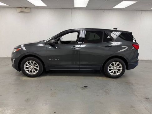 Used 2019 Chevrolet Equinox LS w/ LS Convenience Package FWD image 2
