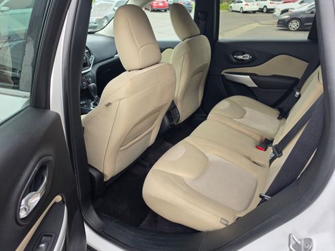 Used 2018 Jeep Cherokee Latitude AWD/4WD image 20