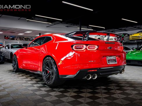 Used 2021 Chevrolet Camaro ZL1 RWD image 2