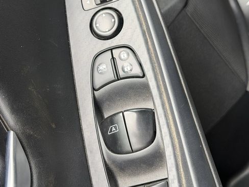 Used 2025 Nissan Sentra SV FWD image 8