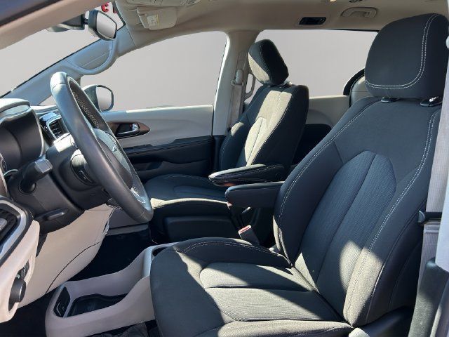 Used 2023 Chrysler Voyager LX FWD image 14