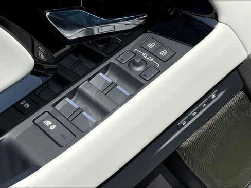 New 2026 Land Rover Range Rover Evoque S image 21