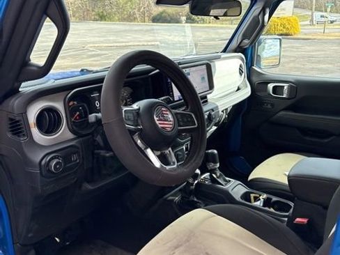 Used 2024 Jeep Wrangler Sahara w/ Safety Group image 33