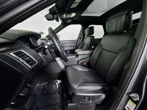 Used 2024 Land Rover Discovery Metropolitan Edition image 11