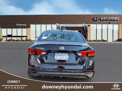 Used 2025 Nissan Altima 2.5 SV FWD image 5