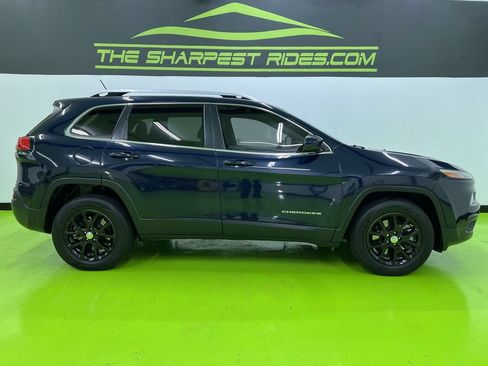 Used 2016 Jeep Cherokee Latitude AWD/4WD image 10