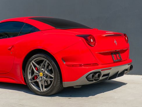 Used 2017 Ferrari California T image 23