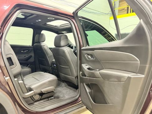 Used 2023 Chevrolet Traverse LT w/ LT Premium Package AWD/4WD image 37