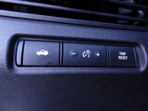 Used 2025 Nissan Altima 2.5 SV FWD image 15