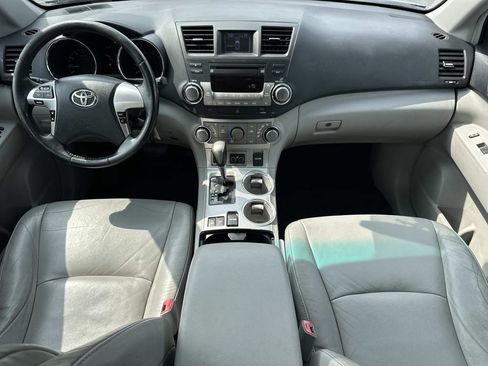 Used 2012 Toyota Highlander SE w/ Tow Pkg AWD/4WD image 14