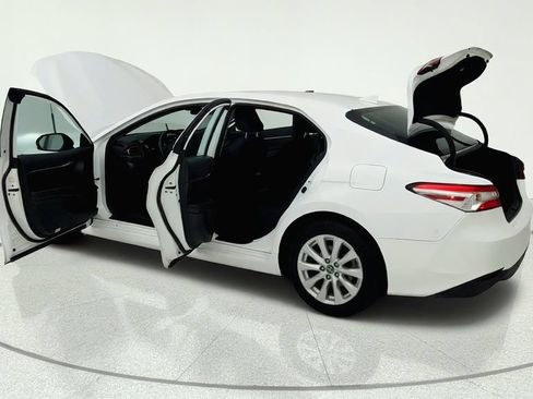 Used 2019 Toyota Camry LE FWD image 28