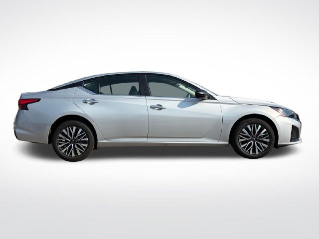 Used 2024 Nissan Altima 2.5 SV AWD/4WD image 24