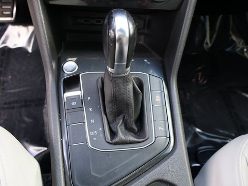 Used 2019 Volkswagen Tiguan SEL Premium R-Line image 58