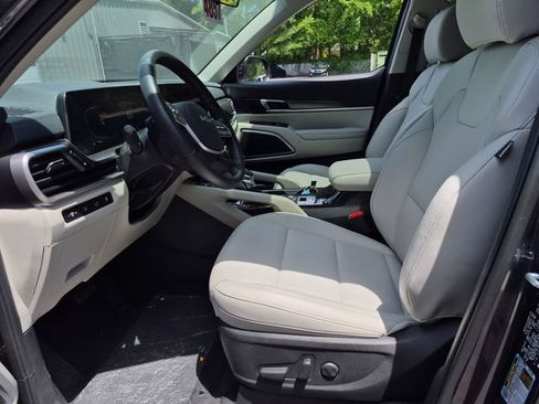 Used 2025 Kia Telluride S FWD image 12