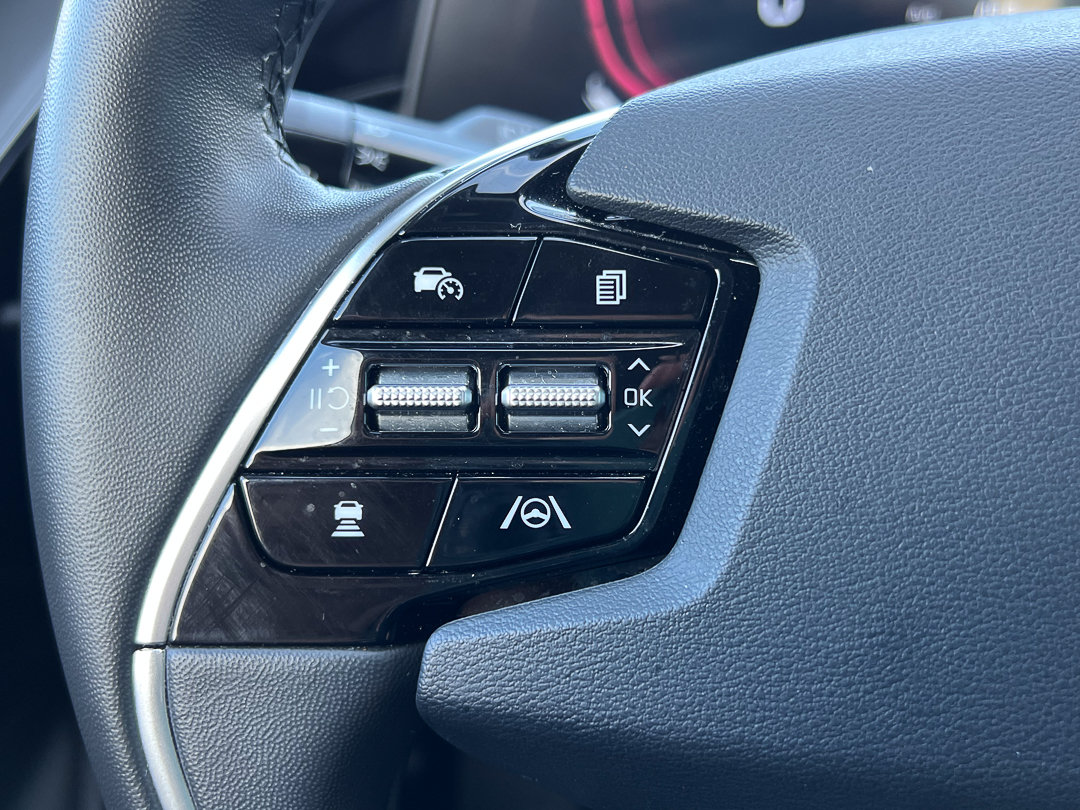 Used 2025 Kia Niro EX FWD image 19