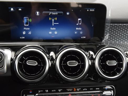 New 2026 Mercedes-Benz GLB 250 image 27
