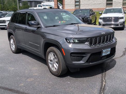 Certified 2025 Jeep Grand Cherokee Laredo X w/ Luxury Tech Group I AWD/4WD image 2