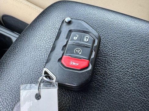 Used 2022 Jeep Wrangler Unlimited Sport AWD/4WD image 30