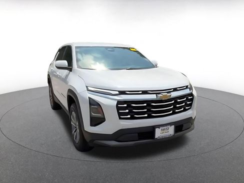 Used 2025 Chevrolet Equinox LT FWD image 3