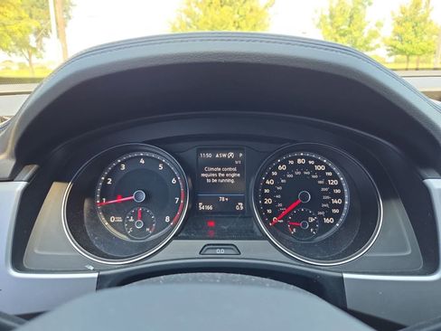 Used 2021 Volkswagen Atlas Cross Sport SE w/ Panoramic Sunroof Package FWD image 28