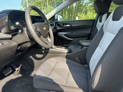 Used 2024 Chevrolet Trax LS w/ LS Convenience Package FWD image 14