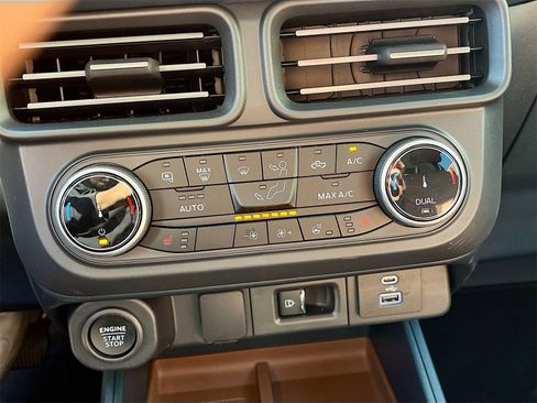 Used 2024 Ford Maverick Lariat image 16