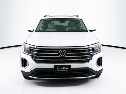 Used 2024 Volkswagen Atlas SE w/ Panoramic Sunroof Package image 2