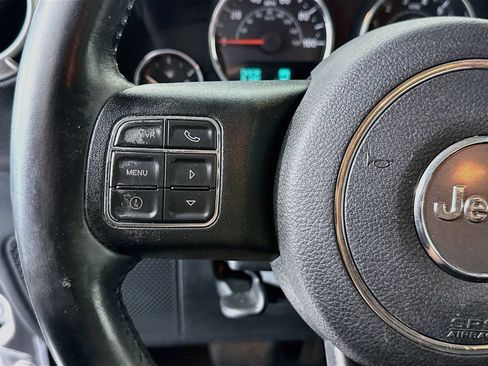 Used 2017 Jeep Wrangler Unlimited Sahara w/ Connectivity Group AWD/4WD image 11
