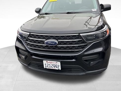 Used 2021 Ford Explorer XLT image 2