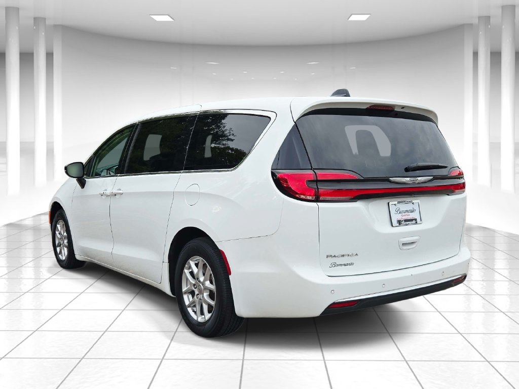 Certified 2024 Chrysler Pacifica Touring-L FWD image 5